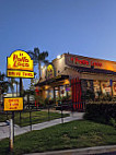 El Pollo Loco outside