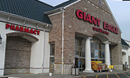 Giant Eagle Bakery outside