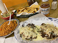 Los Gallos Taqueria food