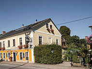 Gasthaus Kamper outside