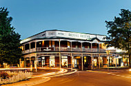 Royal Hotel Daylesford outside