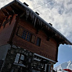 L'Auberge D'Adet outside