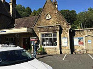 Daisy Sandwiches Godalming Station inside