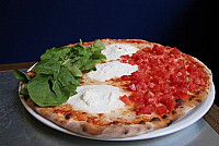 City Pizzeria food