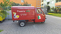 Pizza Pippo outside