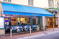 Noisette, Café et Cuisine inside