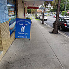 Jolly Roger Seafood Shoppe outside