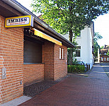 Ackermanns Imbiss outside