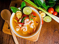 Has Raz Seafood Tomyam food