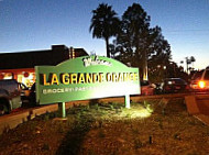 La Grande Orange Grocery & Pizzeria outside