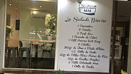 Nini, bar a salades, bar a soupes inside