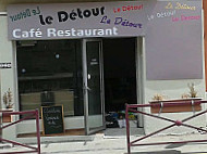 Le Detour outside