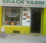 Snack Yasin outside