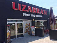 Lizarran outside