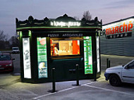 Le Kiosque à Pizzas outside