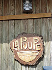 La poupe outside