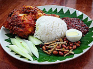 Nasi Lemak Ayam Goreng Berempah D'lunas inside