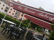 La Bonne Auberge outside