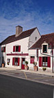 Auberge Du Cheval Blanc outside