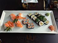 Miishi Sushi Club food