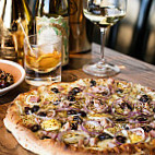 Delucca Gaucho Pizza Wine food