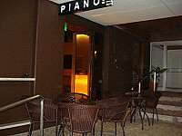 PIANO Bar inside