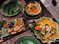 Arun-Thai Aroy Dee food