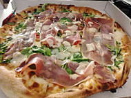 Nando Pizza food