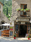 La Taverne De L'escuelle inside