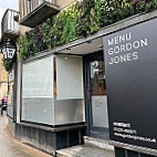 Menu Gordon Jones outside