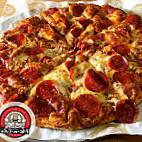 Me-n-ed's Pizza Parlor food