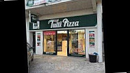 Tutti Pizza outside