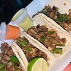 Tacos Y Montados Shapo Shuy food