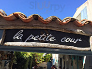 La Petite Cour outside