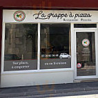 La Grappe à Pizza outside