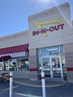 In-n-out Burger outside