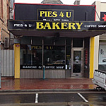 Pies 4 U outside