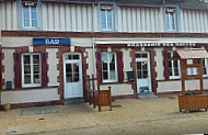 Brasserie des Halles outside