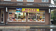 Rialto Grill Pizzeria outside