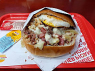 Tropical Burguer D. Manuel Ii food