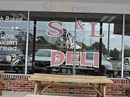 S&l New York Style Deli outside