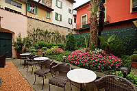 Il Cortile Divino inside