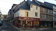 Cafe De L'equerre outside