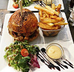 Le French Burger food