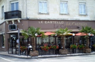 Le Castello outside