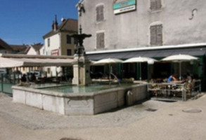 Le Bistrot de la Fontaine outside