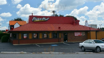 Pizza Hut outside