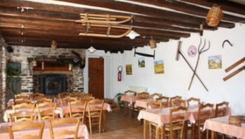 Auberge Du Moulin De La Roussette inside