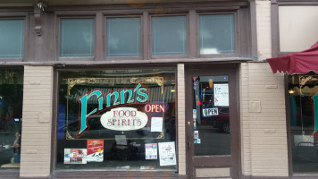 Finn's Food Spirits outside