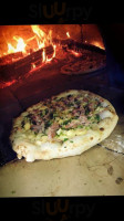 Pizza Au Feu De Bois food